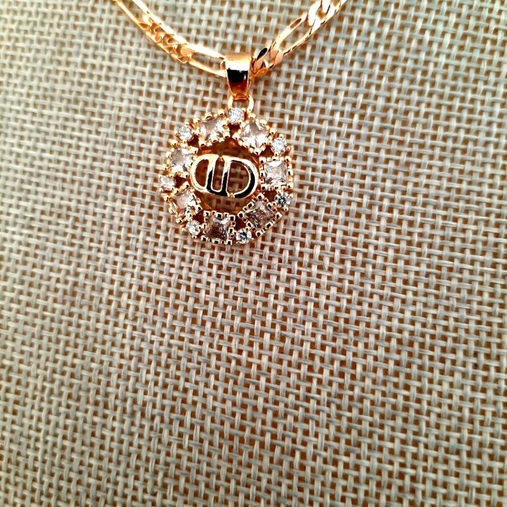 Classy Gold Necklace